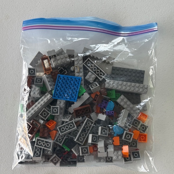 LEGO Minecraft Cave Adventure Set 21113 - Picture 2 of 5